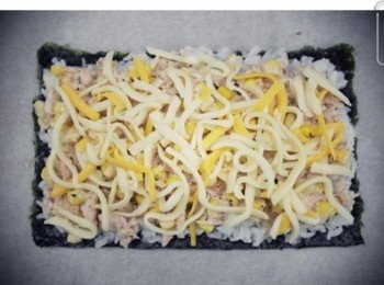 step5: 灑上我愛的起士絲~~~ 放入預熱180度烤箱烤約15分鐘左右~~ 其實就烤到表面都變焗烤即可喔:)