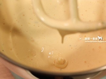 step4: 打至蛋糊滴落會有清楚摺疊痕跡即可。