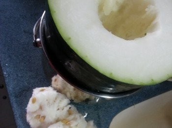 step3: 冬瓜刮去籽部份不要