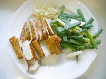 step2: 備好<span class="group_1">食材</span>。