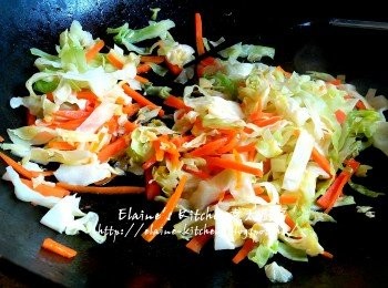 step6: 蓋上蓋用中火煮5分鐘至軟身 , 盛起備用