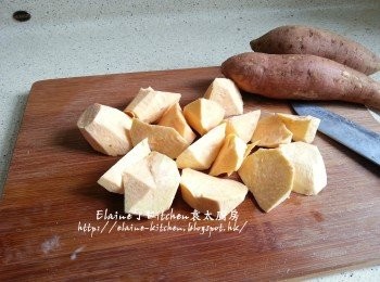 step1: 大芥菜洗淨切件 , 蕃薯去皮切件 , 薑連皮切厚片