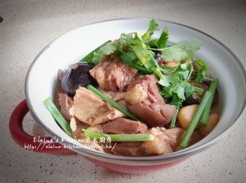 step10: 食前再翻熱 , 灑上青蔥段及芫茜