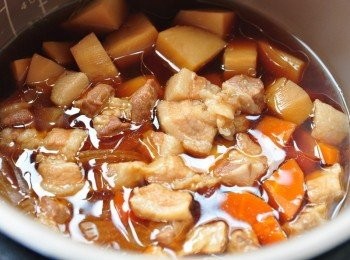 step5: 待烹調完畢後，可以保溫10分鐘後，再按保溫取消鍵，待浮子閥降下後即可盛盤