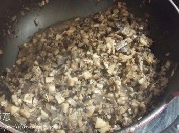 step4: 倒入雞湯，以小火慢煮至軟 (約3分鐘)，待涼