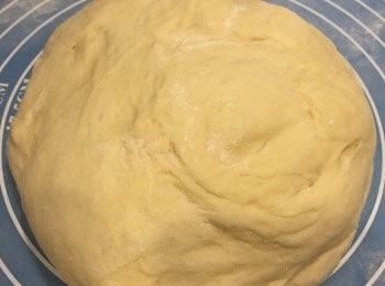 step7: 將<span class="group_3">麵糰</span>材料放入麵包機用大概一小時製作<span class="group_3">麵糰</span>然後取出。