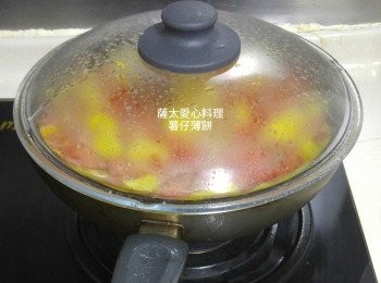 step3: 加蓋细火焗至蛋液凝固。即可食用。