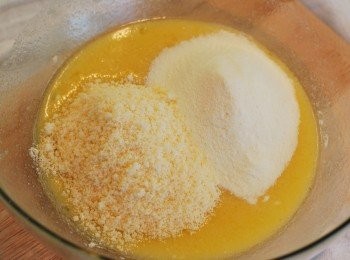 step6: 加入奶粉、帕馬森起司粉攪拌均勻