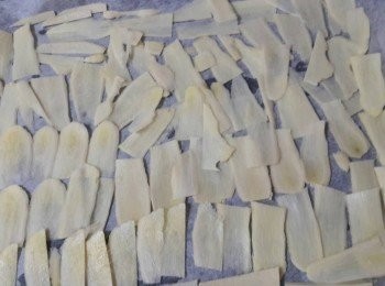 step4: 舖到已舖上烘焙紙的烤盤上