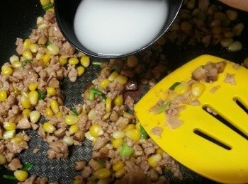 step19: 最後用1茶匙生粉開3湯匙食用開水打芡炒勻即可