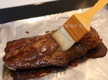 step6: (6) 黑毛豬掃上<span class="group_4">蜜汁</span>