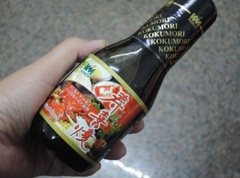 step3: 一瓶穀盛壽喜燒醬倒入後，再用這個瓶子裝兩瓶水倒入