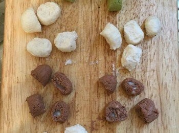 step3: 每個粉團分別分成6小份。