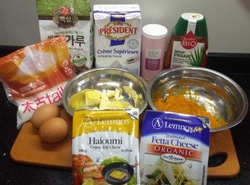 step1: 南瓜去皮切件，放入蒸爐蒸15分鐘，再壓成南瓜蓉備用