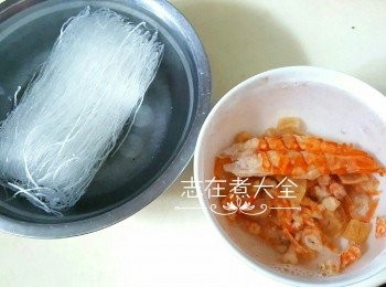 step1: 先將粉絲，瑤柱及蝦米浸軟