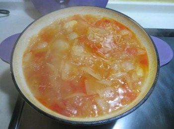 step8: 注入牛頭牌原味高湯(若是能自己熬更好).小火慢熬20分
