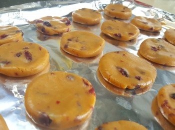 step6: 將厚片放在墊上錫紙的烤盤上，