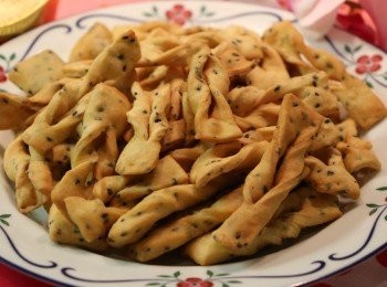 step12: 炸好的蛋散放涼後就會變脆。