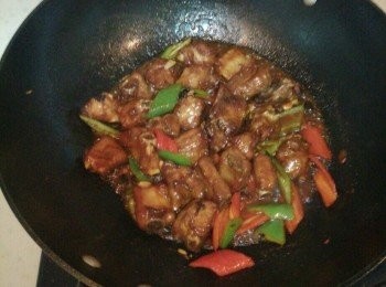 step7: 最後放入排骨炒勻,略收汁即可盛出。