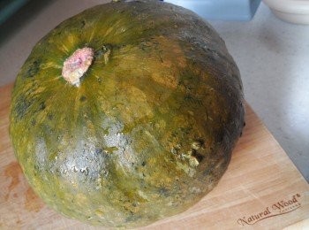 step5: 南瓜洗淨去籽, 連皮斬件