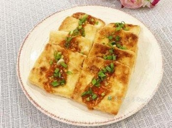 step8: 淋上五味醬，撒上蔥花即可。