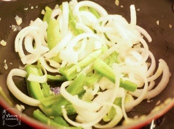step3: 炒香青椒洋蔥