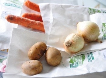 step4: GREEN & SAFE的<span class="group_1">食材</span>箱，非常有質感，並將<span class="group_1">食材</span>分別包裝封存