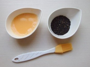 step19: *表面裝飾:全蛋液+1湯匙牛奶,黑芝麻粒 少許。
