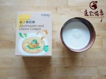 step1: 快速自製"義大利蕈菇白醬"的小秘訣，在於【料理菇事-起士蕈菇粥】，所有的好料一次準備齊全，免調味喔!!