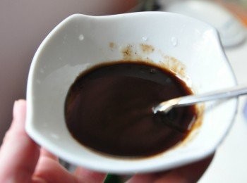 step8: 用老梅膏１大匙與蜂蜜１.５大匙調成醬汁