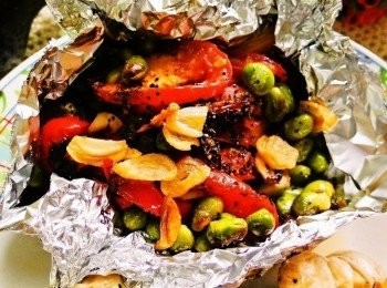 step6: 最後把炸好的蒜片灑在綜合鮮蔬上，簡直太美味了~