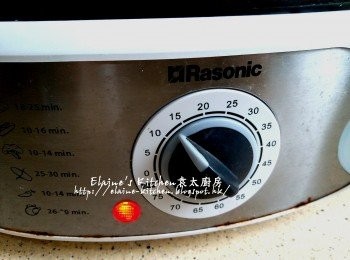 step9: 放入電蒸鍋內隔水蒸12分鐘再焗5分鐘