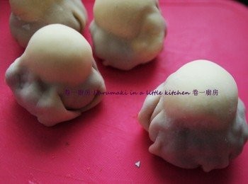 step3: 餃子皮底部裹好;  大火隔水蒸10分鐘.完成