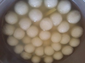 step4: 冬瓜粒
用湯煲滾瓜粒即關火，別上蓋浸1小時(保持冬瓜粒的硬度不會過冧)之後隔湯備用