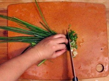 step4: 蔥洗淨去根部後切粒備用