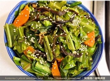 step5: 盛盤時，只要再灑上白芝麻來增色，美味度立刻提升！