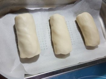 step16: 底部向下,放在牛油紙上,用大火蒸15分鐘即可配牛奶進食