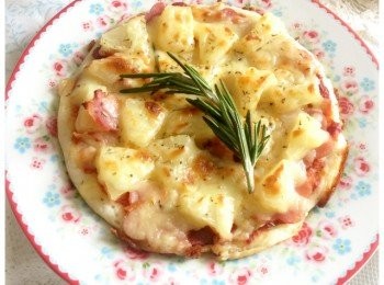 step5: 如果喜歡芝士有點烘焦的感覺，家中有火槍可以輕輕噴幾下。或可以使用airfryer, 放進去用180度多焗3分鐘便成。