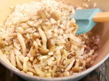step6: 加入之前煮好的菇, 繼續攪拌