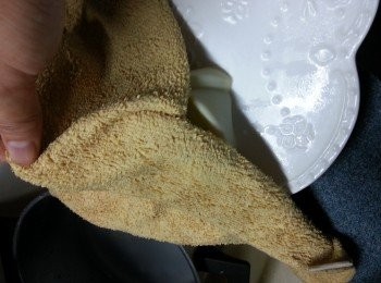 step6: 當果凍雪硬身後,用熱毛巾包住模約十秘,即可以容易脫模