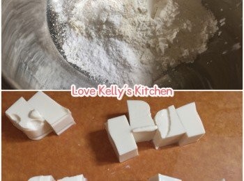 step1: 將所有粉混合在一起，豆腐切粒，放入炸粉內將豆腐沾上炸粉；