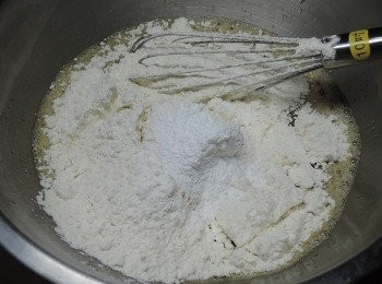 step4: 篩入低粉與泡打粉後拌勻