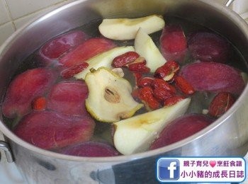 step3: 煲內放3L水，然後加入所有材料~