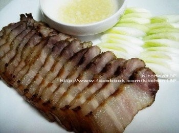 step10: <span class="group_3">沾醬</span> 蒜末1/2大匙，加白米醋1大匙，拌勻即可。也可斜切1支青蒜，搭配蒜苗食用。