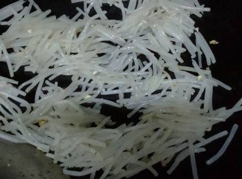 step8: 將綠豆芽炒熱