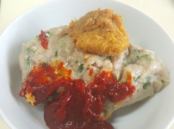 step2: 將<span class="group_2">調味</span>料與魚肉拌勻。