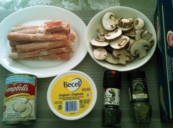 step1: 預備好所有材料，火鍋肉片剪開為2。