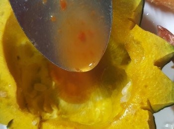 step11: 將煮好的酸甜汁料倒入已焗淋的南瓜內