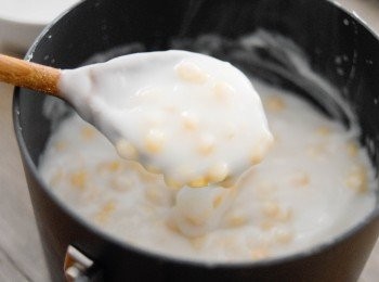 step5: 下馬豆拌勻，煮沸後倒入容器內，待涼後放入雪櫃兩小時以上即成！