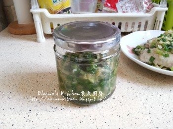 step8: 剩下的蔥油醬放入已消毒的玻璃瓶內封口 , 放入雪櫃可保存1-2星期